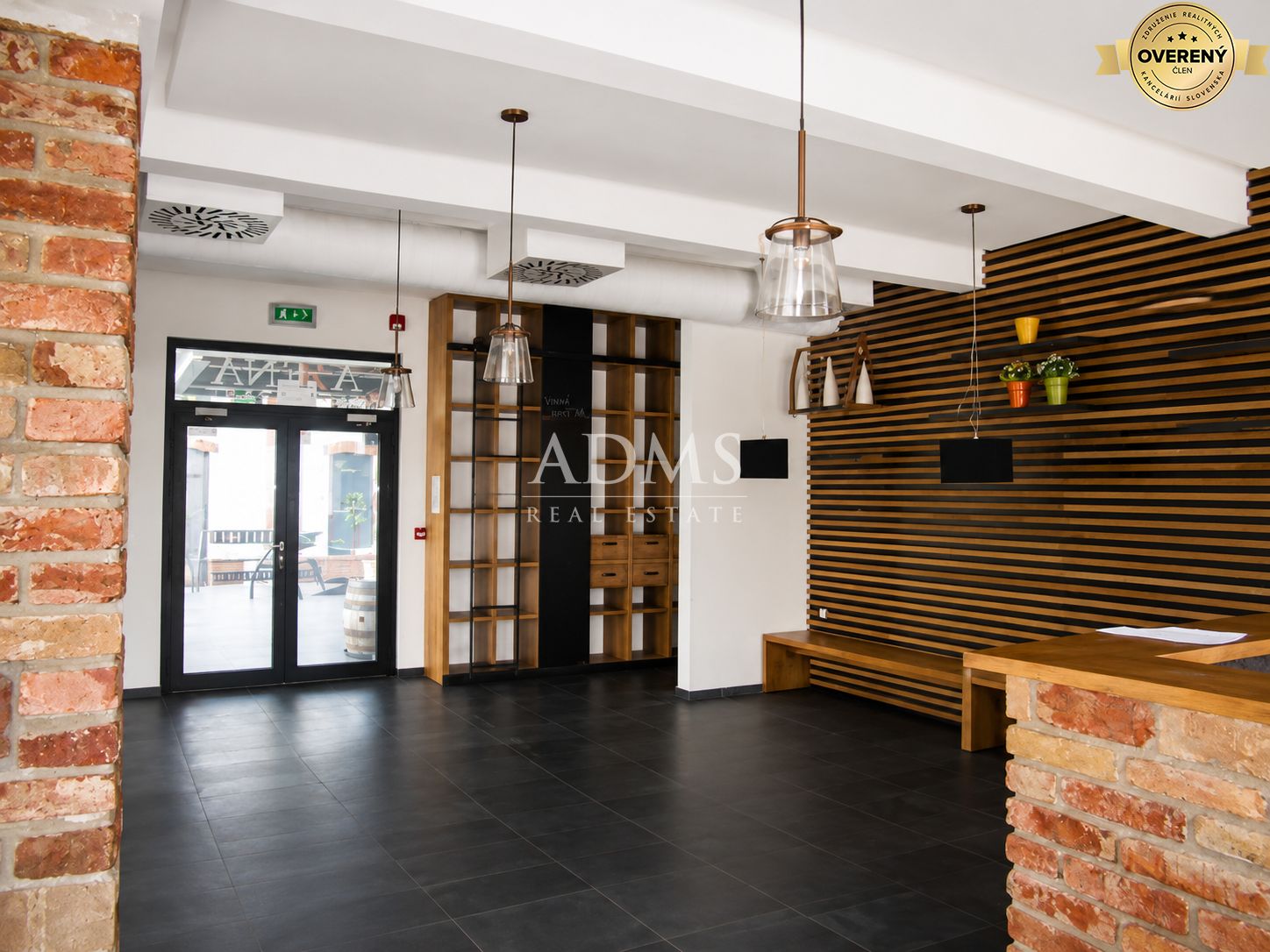 Restaurant in the shopping center in Šamorín